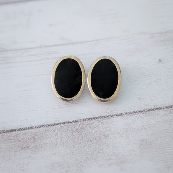 Vintage Clip On Earrings Retro Stylish Black Oval with Gold Tone Halo Elegant - Picture 1 of 5
